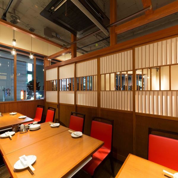 [Private room] Counter seats that are popular for dates and for one person ♪ You can enjoy the colorful skewers lined up in the showcase ♪ Please feel free to ask for recommendations.