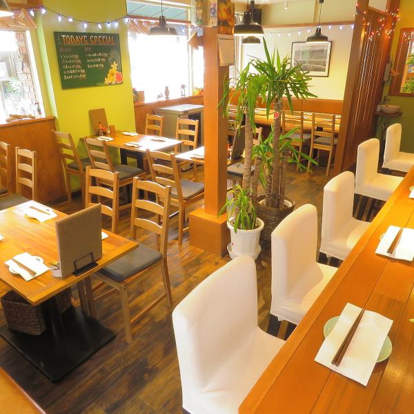 The interior of the store has a bright and calm atmosphere. The table seats are spacious with a sofa on one side, so it is a space where the family can feel at ease ♪ We will treat you hard so that many people can be satisfied!