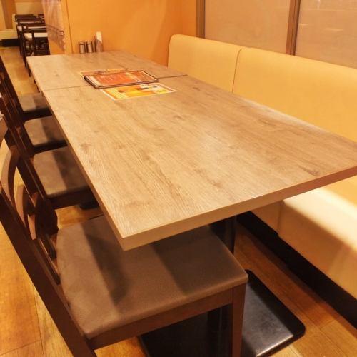 【広々テーブル&ソファー席♪】ゆったりお食事が楽しめます!