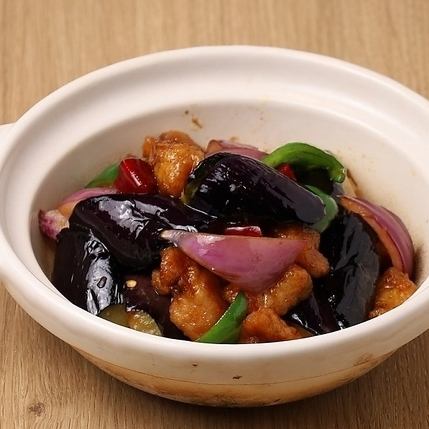 Chicken and eggplant clay pot