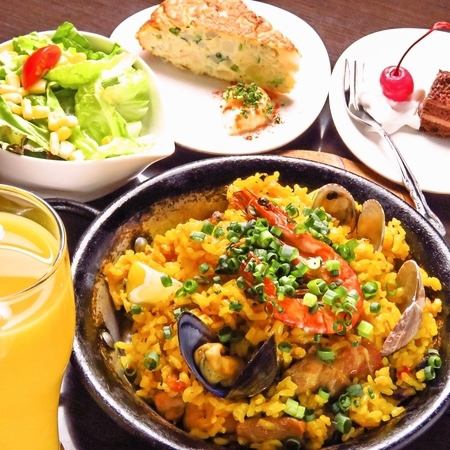 Best value for money lunch paella set! Reservation required!