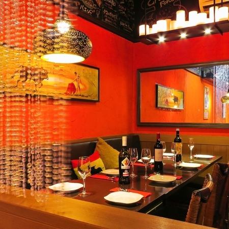 [Meat Bar TORO]这是在西新宿的一家隐藏的西班牙肉类酒吧商店。宴会课程受到秘书的好评。非常受欢迎的隐居私人房间★推荐用于小型聚会和约会♪