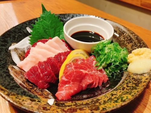 Assorted horsemeat sashimi delivered directly from Kumamoto