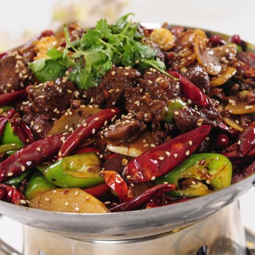 Spicy [dried beef hotpot]! It has a lot of spice, but even those who don't like spicy food can enjoy it♪