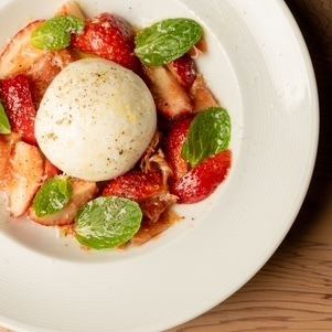 ■Limited quantity! Caprese with fresh burrata cheese and seasonal fruits■