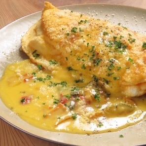 モンサンミシェル風　スフレオムレツ　～夏野菜グリルとコーンレモンクリームのソースで～