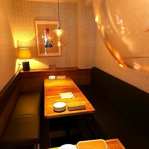 店内奥に12名でご利用可能な個室ございます♪