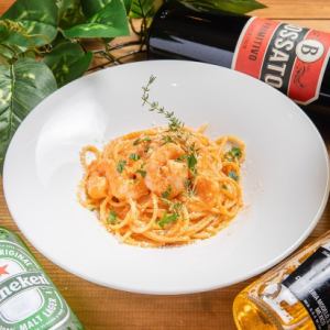 有頭エビとキノコのトマトクリームパスタ