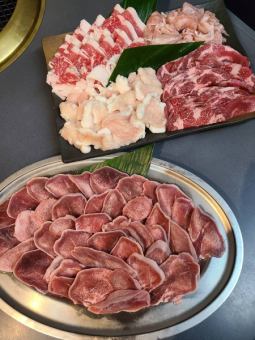 肉の旨みを存分に楽しむ!90分飲み放題付き4400円(税込)