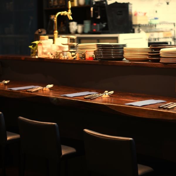 カウンターのお席は、よりお料理に集中いただけます。おひとり様も大歓迎です!