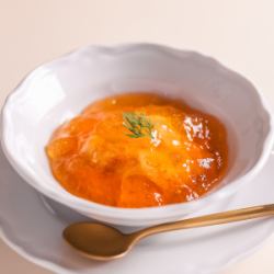 香住蟹　金時人参ムース　コンソメジュレ