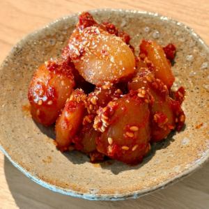Yahobijin's special shallot kimchi