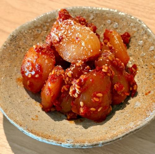 Yahobijin's special shallot kimchi