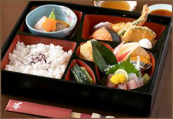 季節の幕の内弁当(昼食)