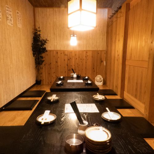 A private room with a sunken kotatsu seats 4 to 12 people.