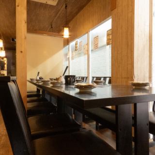 Private room style ♪ Table seats that can be partitioned according to the number of people
