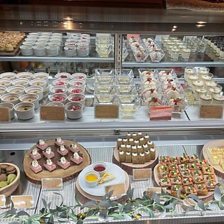 The best part of a buffet is the sweets. We have lots of cute-looking original sweets for each season.