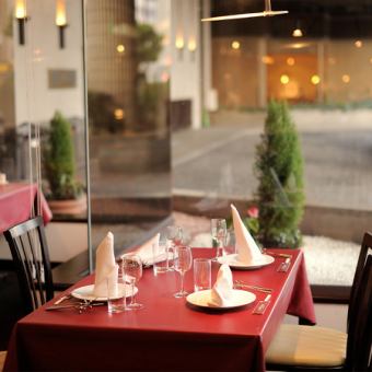 欲しい料理がすぐに取りに行けるお席