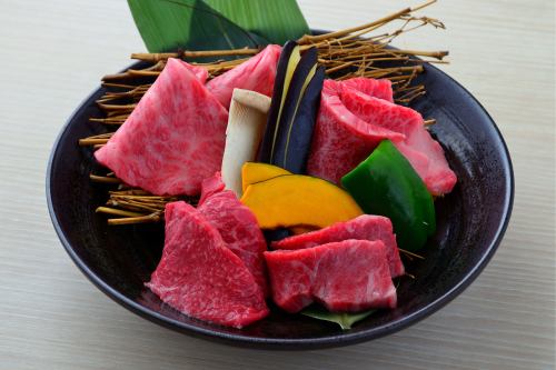 Comparing four kinds of carefully selected Wagyu beef "Shinuchi set"