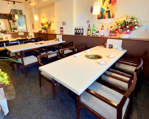 清潔感あふれる店内で、大人数でのご宴会も大歓迎です◎