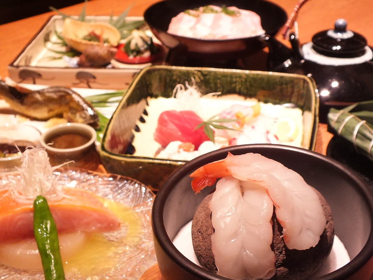 本格的な会席料理から、飲み放題コースもご用意しております。