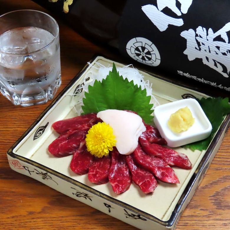 馬刺し赤身とたてがみ 九州醤油添え