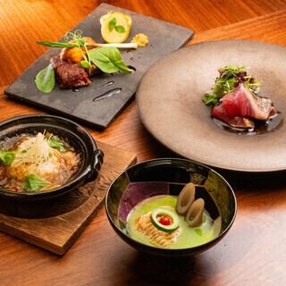 Dishes that combine seasonal ingredients from all over Japan with local ingredients.