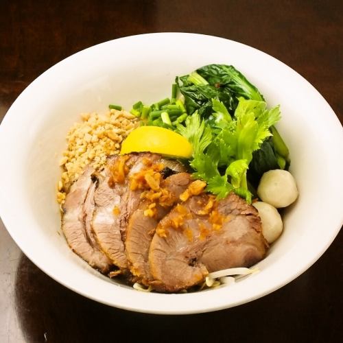 タイ式汁なしそば　焼き豚のみ　クイッティオヘンムーヤン