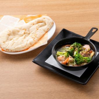 ナンで食べる？海老とあさりのアヒージョ