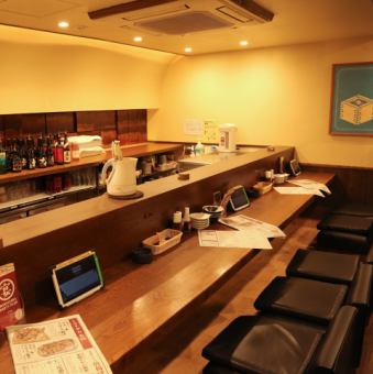 ゆっくり話せるカウンター席はデート利用にも◎お気軽にご利用下さい。【本八戸/居酒屋/飲み放題/宴会/団体/大人数/おすすめ/貸切/個室/女子会/誕生日/記念日】