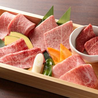 【神户牛享受套餐】神户牛小排、特选小排、鲷鱼、三角排骨、鱼片等11道菜品。