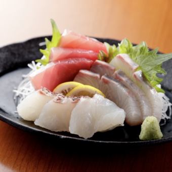 Assortment of 3 types of sashimi