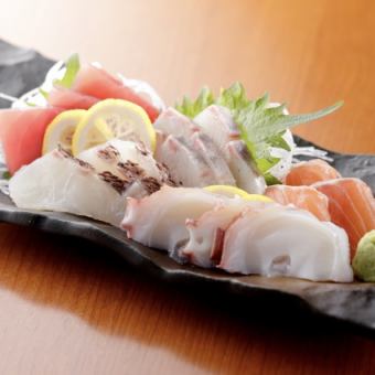 Assortment of 5 types of sashimi