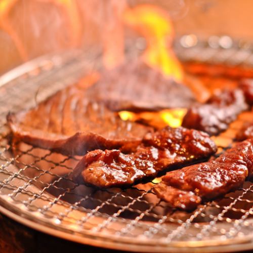 Yakiniku grilled on a charcoal stove is exquisite.