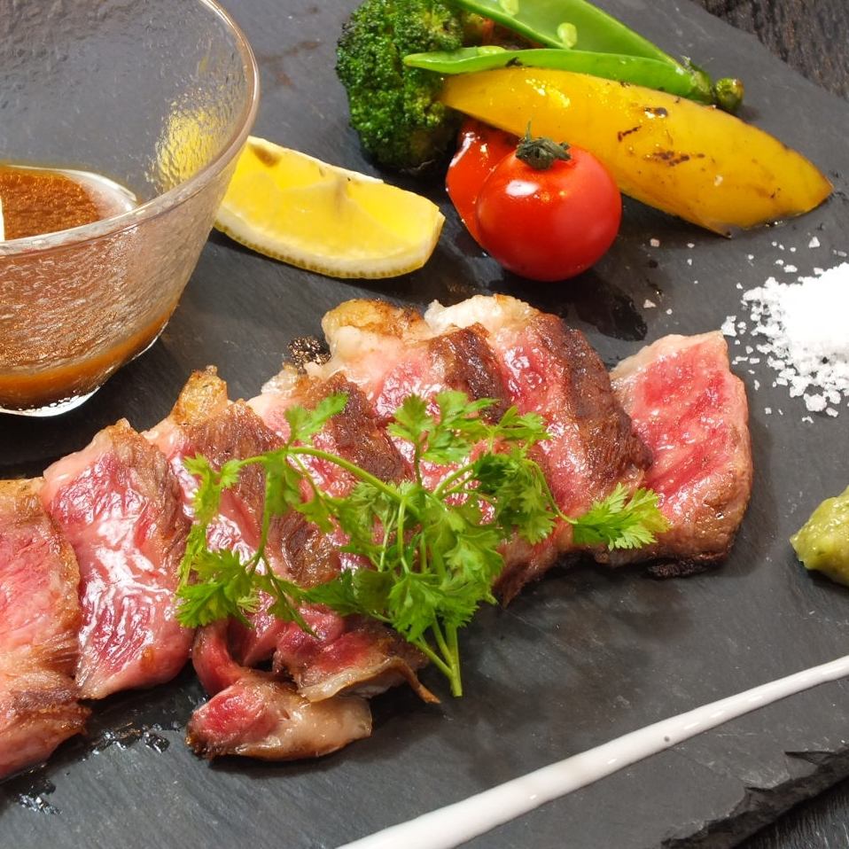 生牛肉片、干火腿、小吃、肉类菜肴、鱼类菜肴等418日元〜
