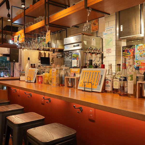 SugiMesiは、温かみのあるおしゃれな空間が自慢です◎貸切も10名様以上～承っております！宴会や飲み会、パーティーシーンや女子会などお気軽にご相談ください！ゆっくりと、美味しい料理と音楽に包まれて、心安らぐひとときをお過ごしいただけます。当店自慢の料理とドリンクをご堪能ください★