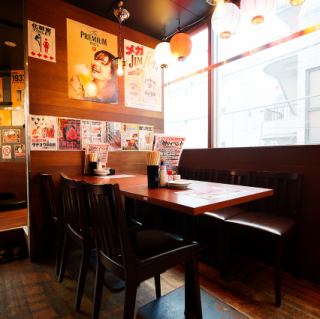 本厚木駅北口3分◎好立地居酒屋『酔っ手羽』は“毎日朝8時まで営業中”！朝昼晩いつでも好きな時間帯にサク飲みや宴会を楽しめます♪店内には大小様々なテーブル席を完備！活気溢れる店内で名物の手羽先をはじめ、肉刺し・煮込み・餃子等、豊富なメニューをご堪能ください！