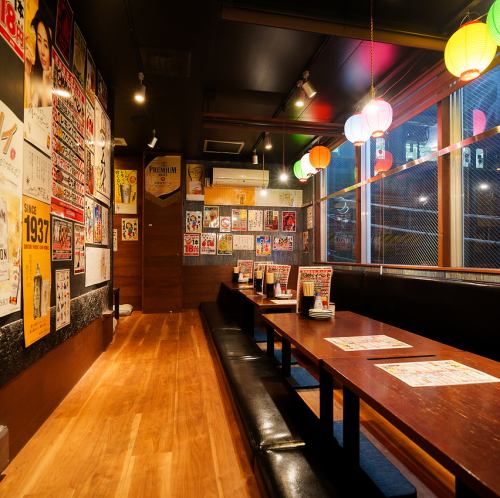 “毎日朝8時まで営業”！朝昼晩いつでも好きな時間帯にサク飲みや宴会を楽しめます♪ゆったりくつろげる堀ごたつテーブル席をご用意♪ちょい飲みはもちろん、じっくりとお好きなお酒と料理をお楽しみいただくのに最適です◎名物の手羽先はじめ、肉刺し・煮込み・餃子等、豊富なメニューをご堪能ください！