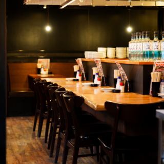 【1名様～2名様向け】親しい友人とのちょい飲みはもちろん、お一人様もご利用いただけます！横並びのお席で会話も弾むはず♪