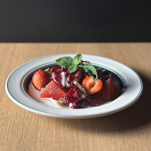 Accent Red Salad