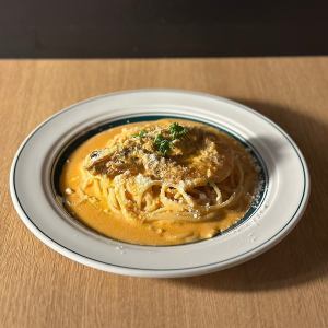 Sea urchin cream pasta