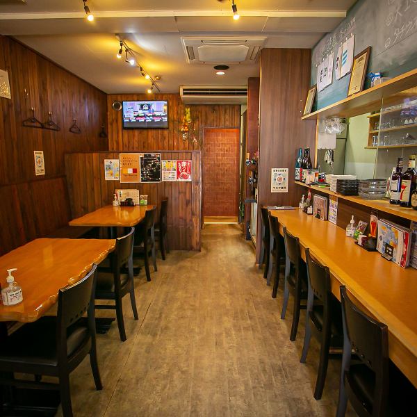 [For one person or a small number of customers] There are 6 counter seats, 3 tables for 4 people, and 1 table for 8 people! We also accept banquets with table seats! Please come to our shop from one person who drinks crispy to a drinking party with friends and colleagues ♪