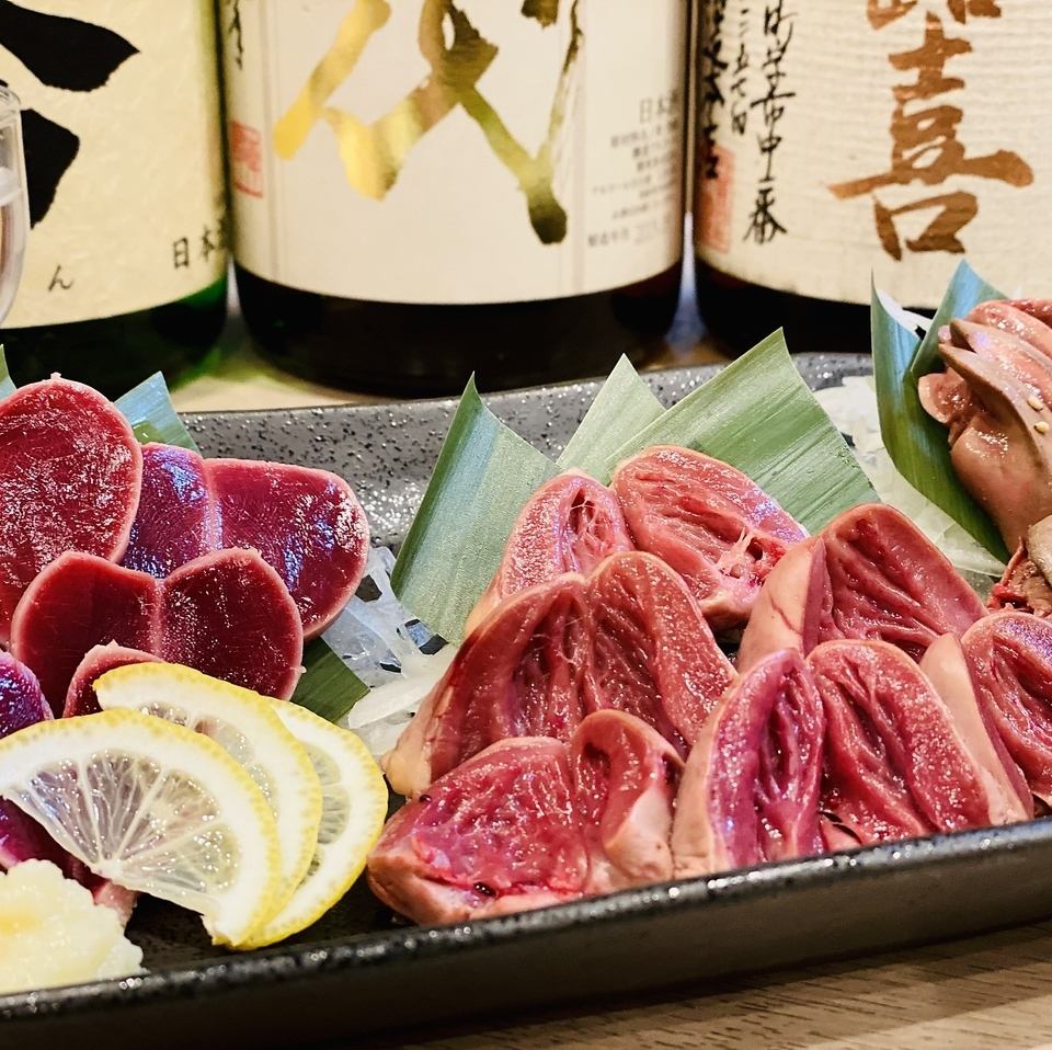 朝〆の大山どりをこだわりの鳥刺しでお召し上がりください。