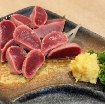 Freshly slaughtered Daisen chicken marbled gizzard sashimi