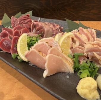 Assortment of three kinds of freshly slaughtered Daisen chicken tataki