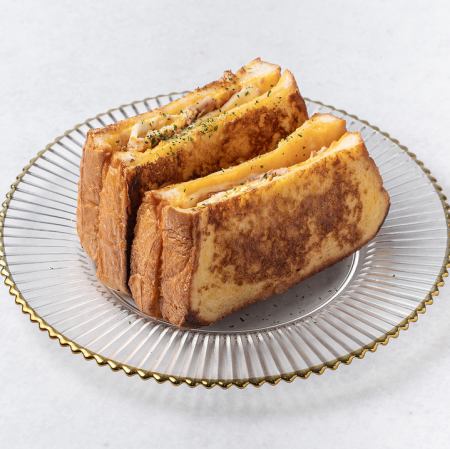 エッグシーチキンピザ