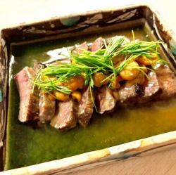 牛サーロイン味噌幽庵焼き雲丹乗せ（Grilled Miso Yuan Beef Sirloin with Sea Urchin）