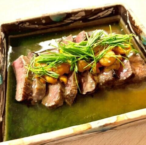 牛サーロイン味噌幽庵焼き雲丹乗せ（Grilled Miso Yuan Beef Sirloin with Sea Urchin）