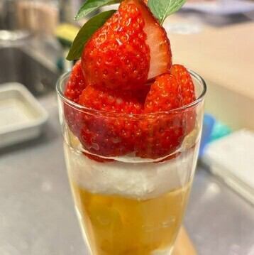 大人のイチゴパフェ（Adult Strawberry Parfait）