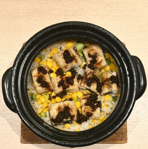 鰻と玉蜀黍と枝豆の土鍋(Earthenware rice with eel,sweet )corn and edamame )